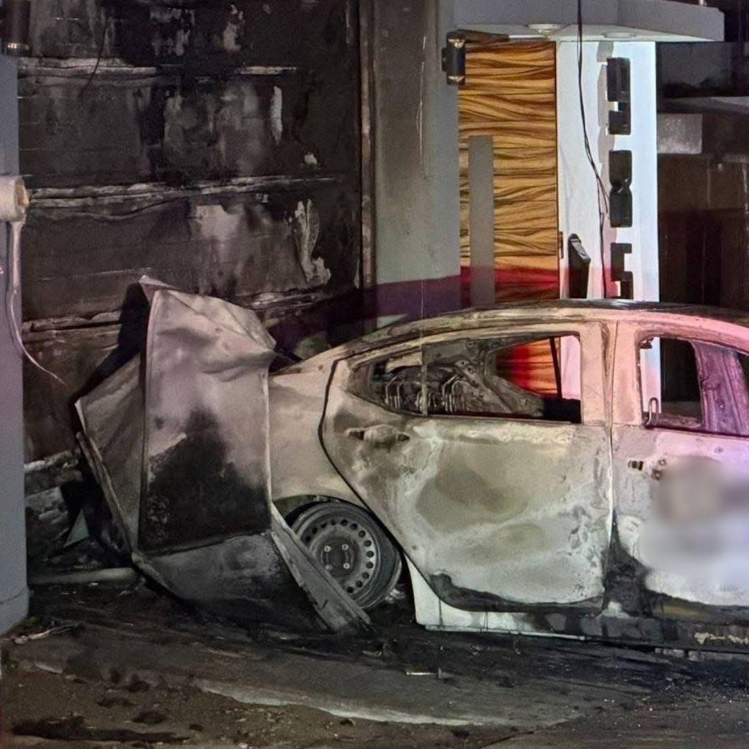 Hombres Armados Atacan e Incendian Vivienda al Lado de Piñata en Culiacán
